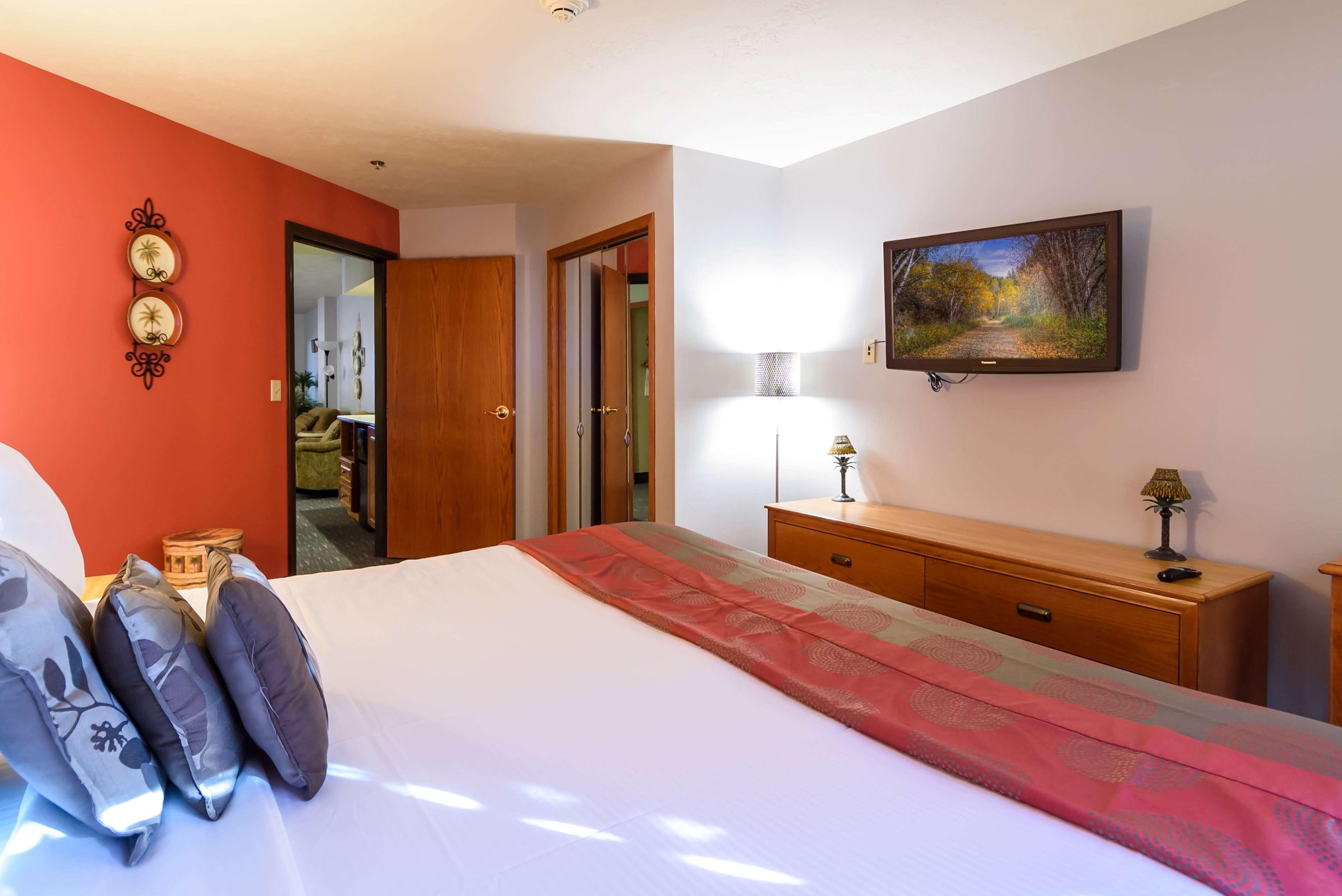 Ramada By Wyndham Sioux Falls Airport - Waterpark Resort & Event Center Экстерьер фото