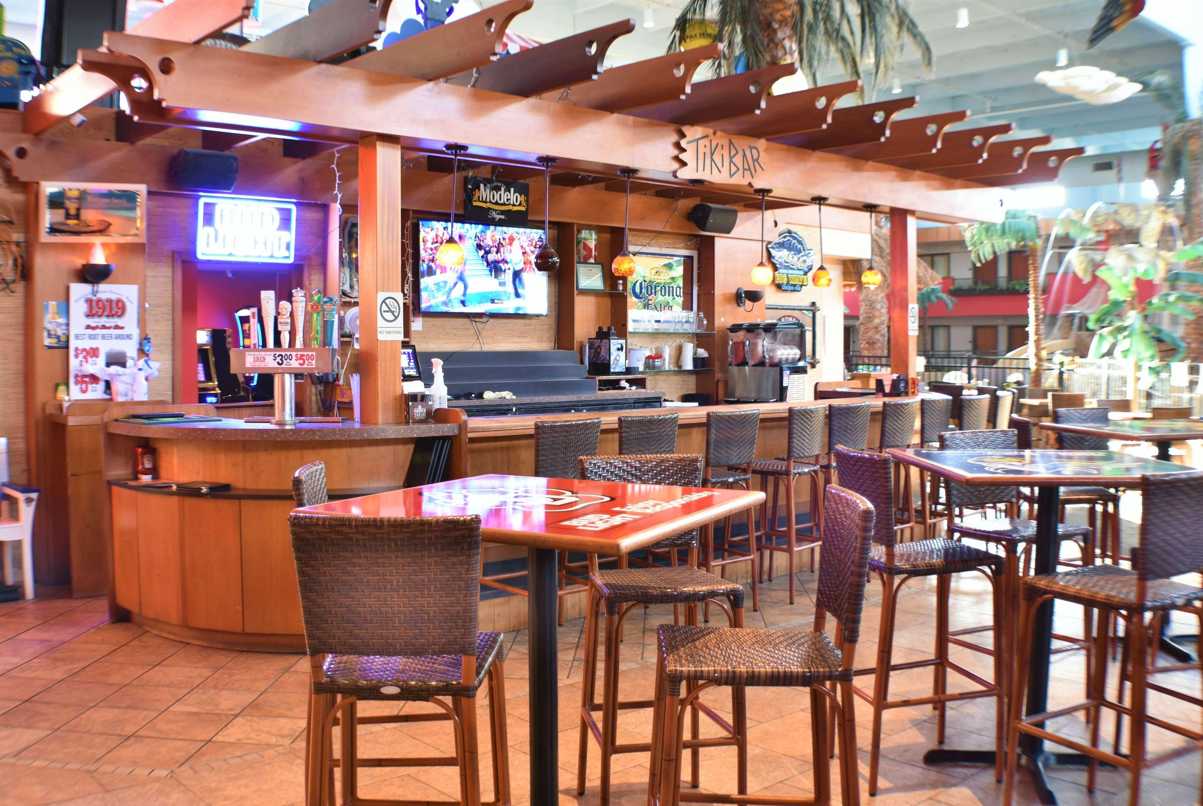Ramada By Wyndham Sioux Falls Airport - Waterpark Resort & Event Center Экстерьер фото