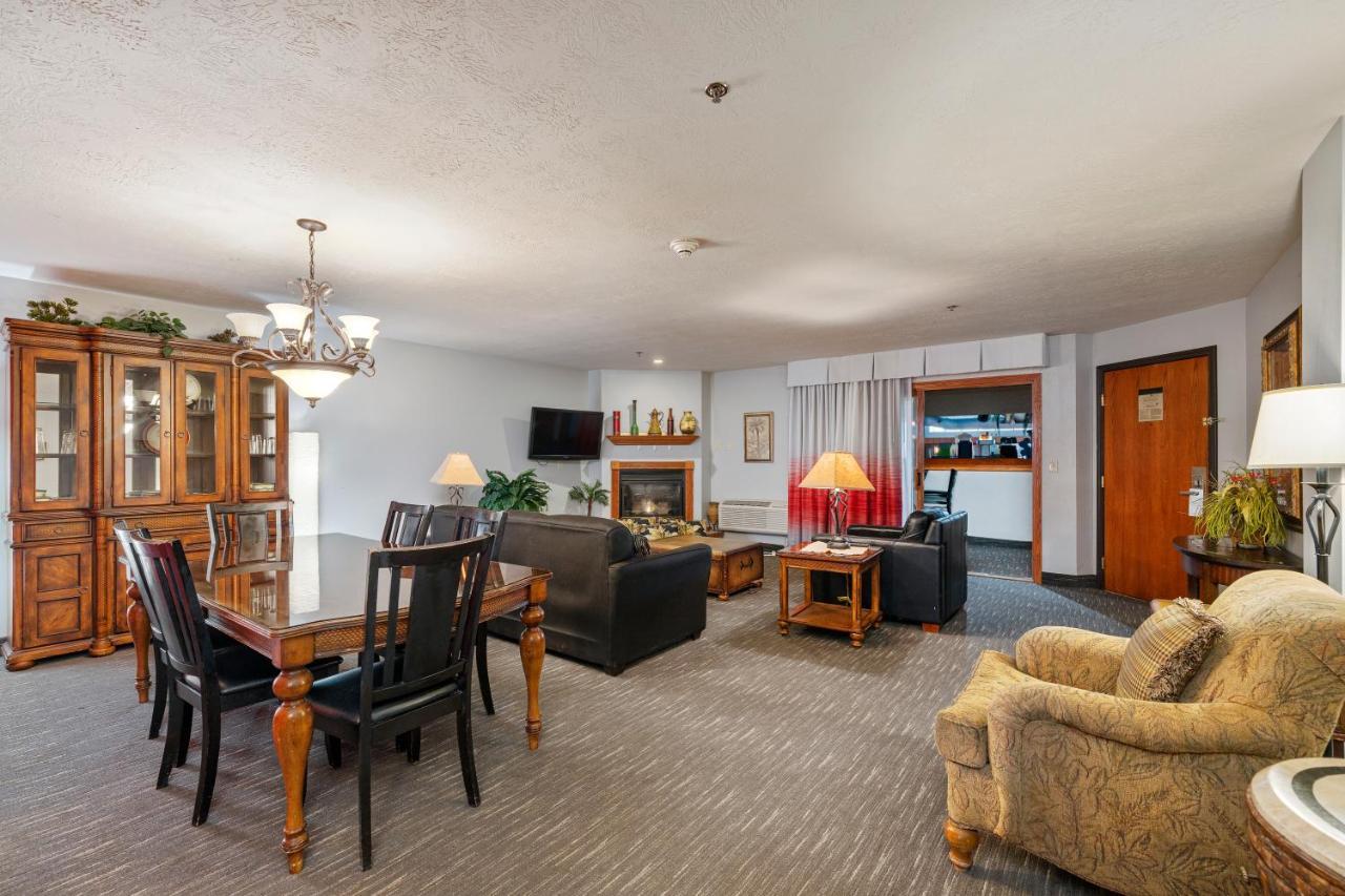 Ramada By Wyndham Sioux Falls Airport - Waterpark Resort & Event Center Экстерьер фото