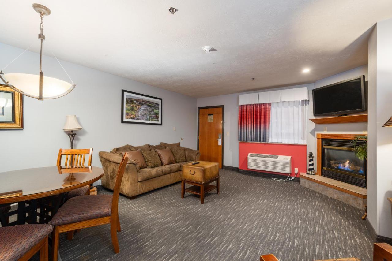 Ramada By Wyndham Sioux Falls Airport - Waterpark Resort & Event Center Экстерьер фото