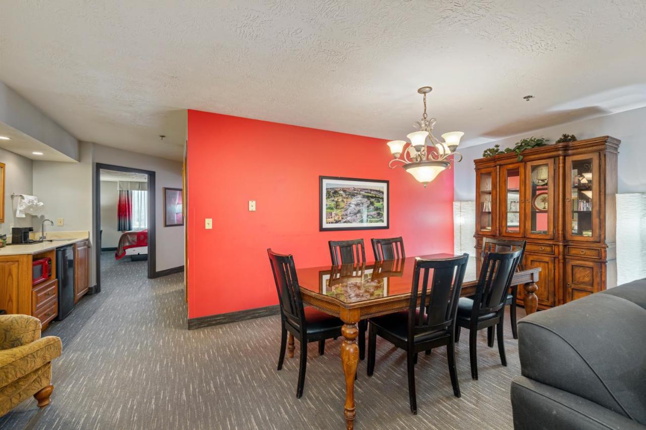 Ramada By Wyndham Sioux Falls Airport - Waterpark Resort & Event Center Экстерьер фото