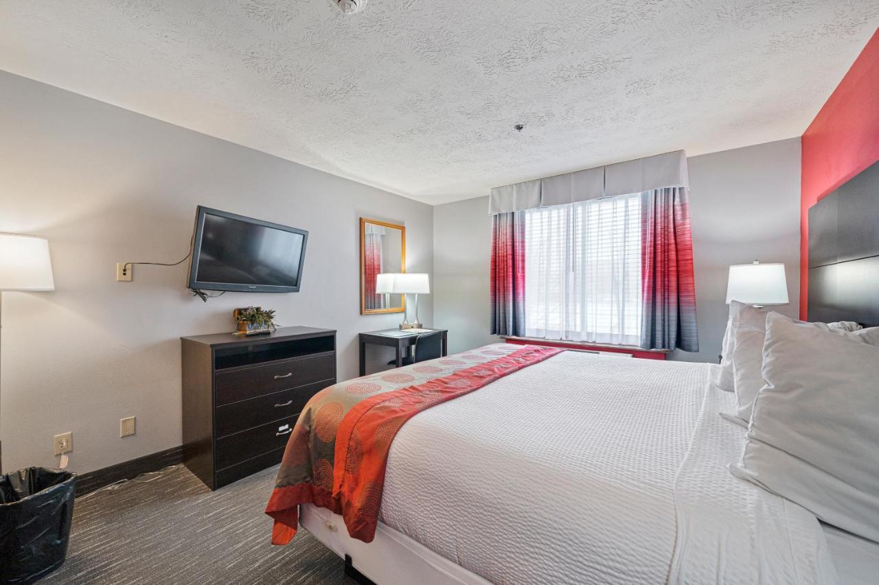 Ramada By Wyndham Sioux Falls Airport - Waterpark Resort & Event Center Экстерьер фото