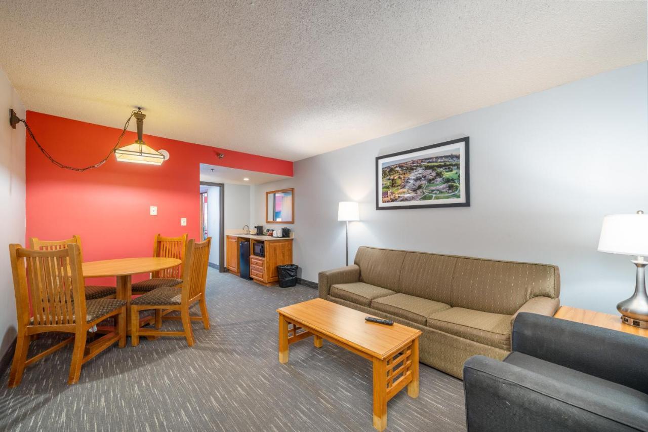 Ramada By Wyndham Sioux Falls Airport - Waterpark Resort & Event Center Экстерьер фото