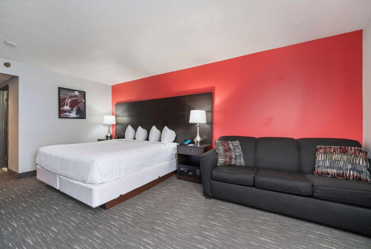 Ramada By Wyndham Sioux Falls Airport - Waterpark Resort & Event Center Экстерьер фото