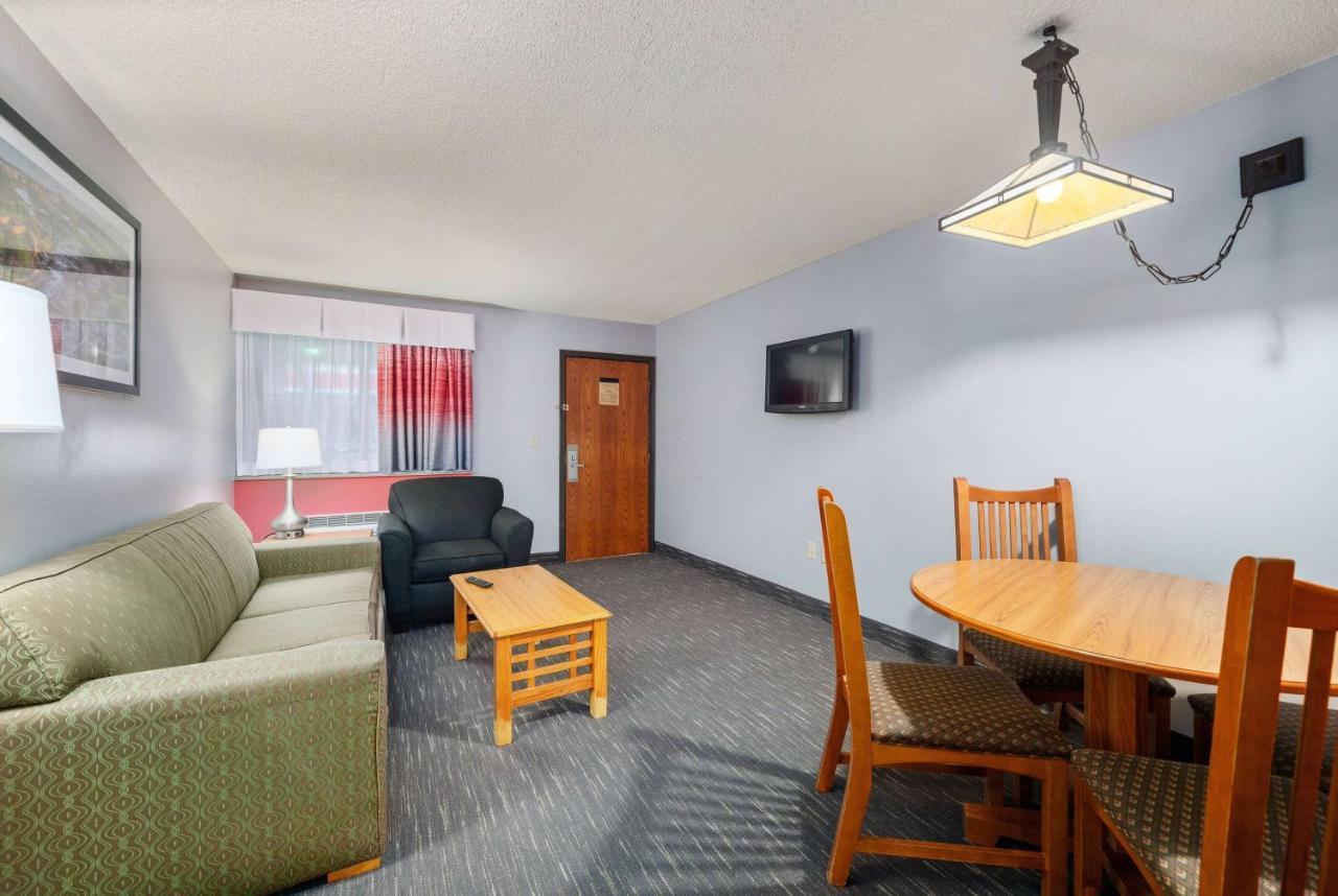 Ramada By Wyndham Sioux Falls Airport - Waterpark Resort & Event Center Экстерьер фото
