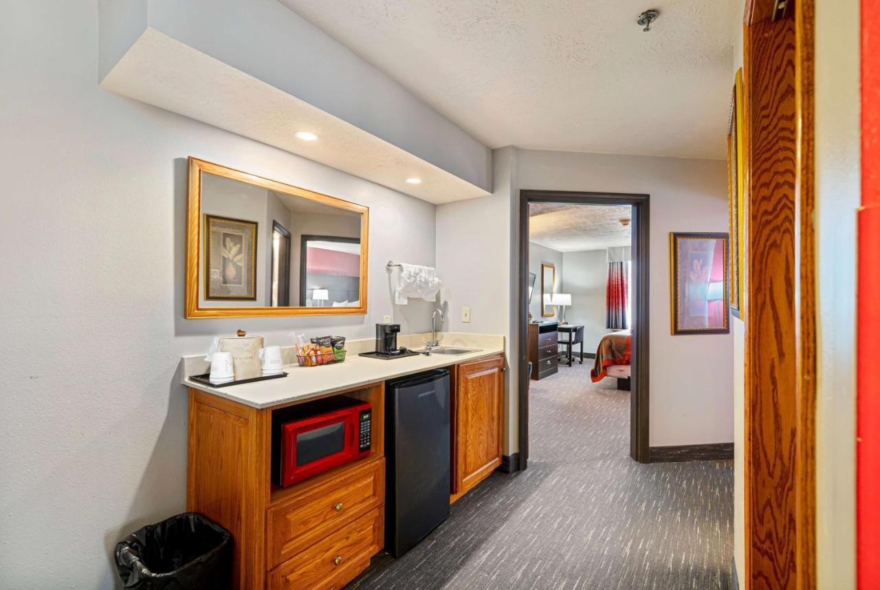 Ramada By Wyndham Sioux Falls Airport - Waterpark Resort & Event Center Экстерьер фото