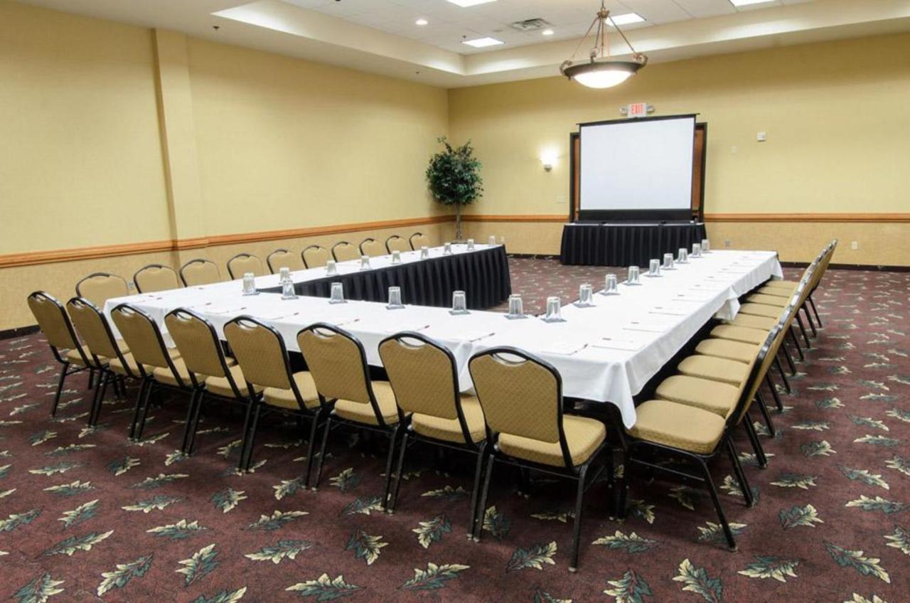 Ramada By Wyndham Sioux Falls Airport - Waterpark Resort & Event Center Экстерьер фото