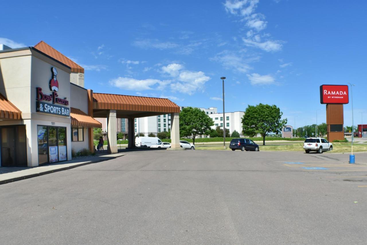Ramada By Wyndham Sioux Falls Airport - Waterpark Resort & Event Center Экстерьер фото